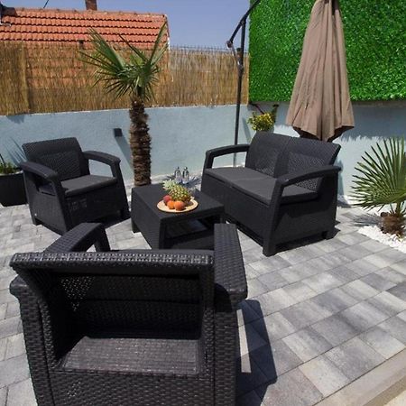 Summer House With Heated Swimming Pool Mostar Bagian luar foto