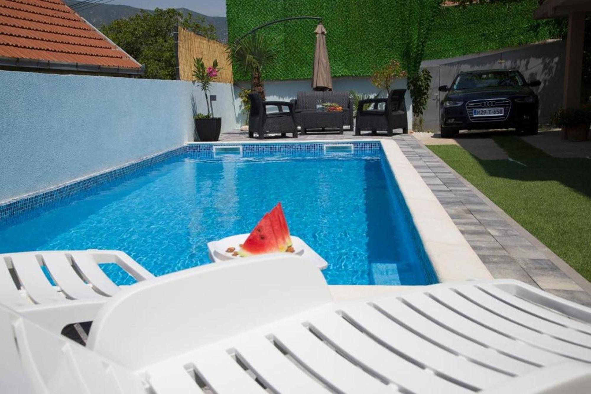 Summer House With Heated Swimming Pool Mostar Bagian luar foto