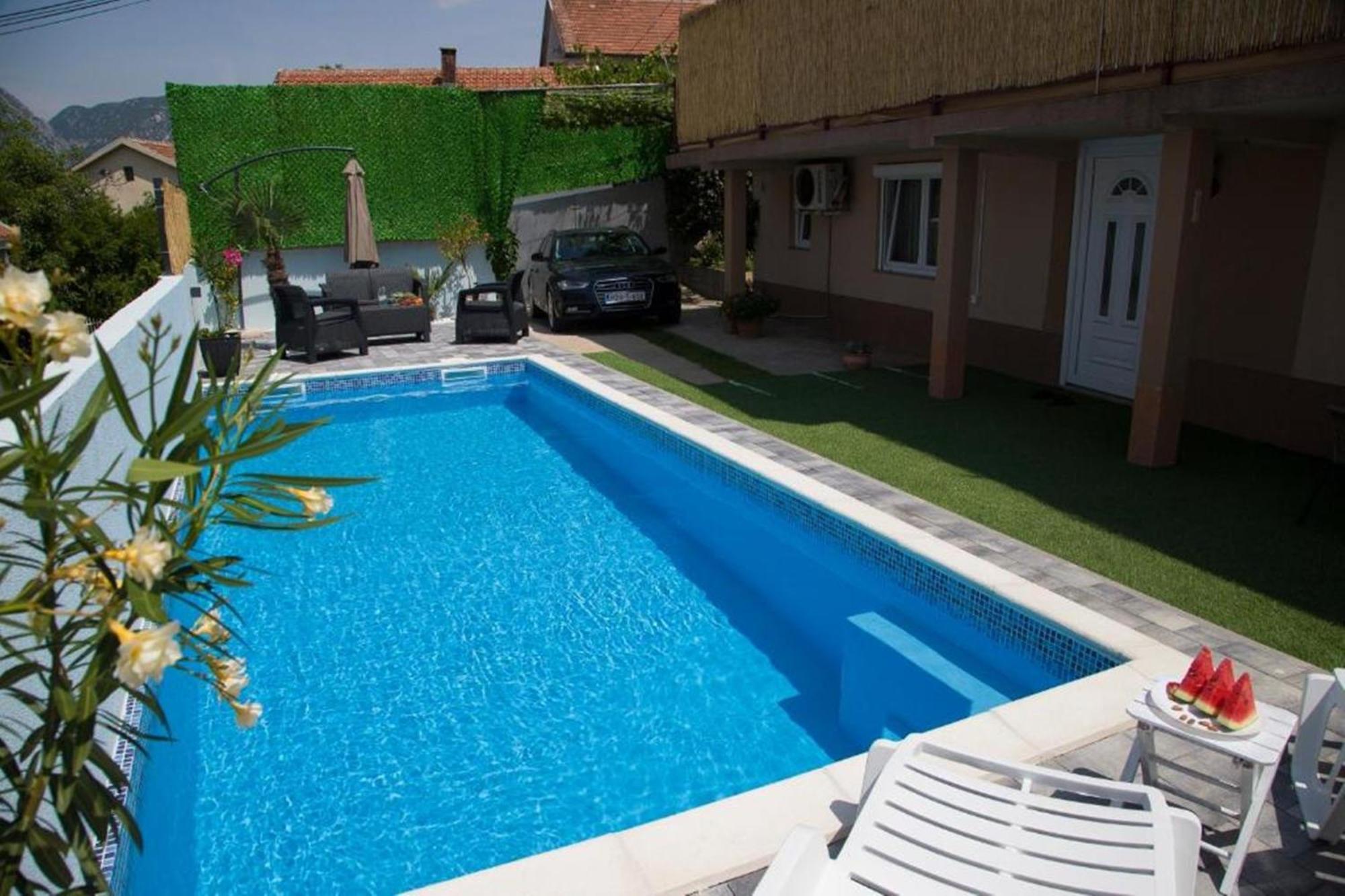 Summer House With Heated Swimming Pool Mostar Bagian luar foto